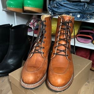 RED WING CLARA WOMEN'S HEELED BOOT IN ORO LEGACY LEATHER sz 10
